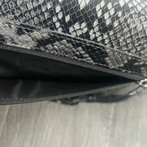 PATRICIA NASH Cassano Italian leather Smoke Python Like New Purse - Picture 5 of 11